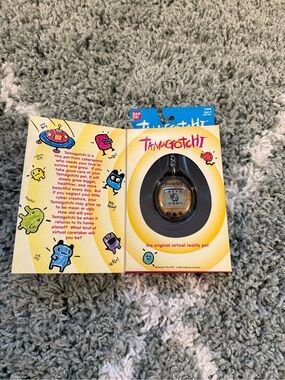 Vintage 1997 Tamagotchi Original Gen 1 Bandai Gold/Bronze New In Open Box #1800